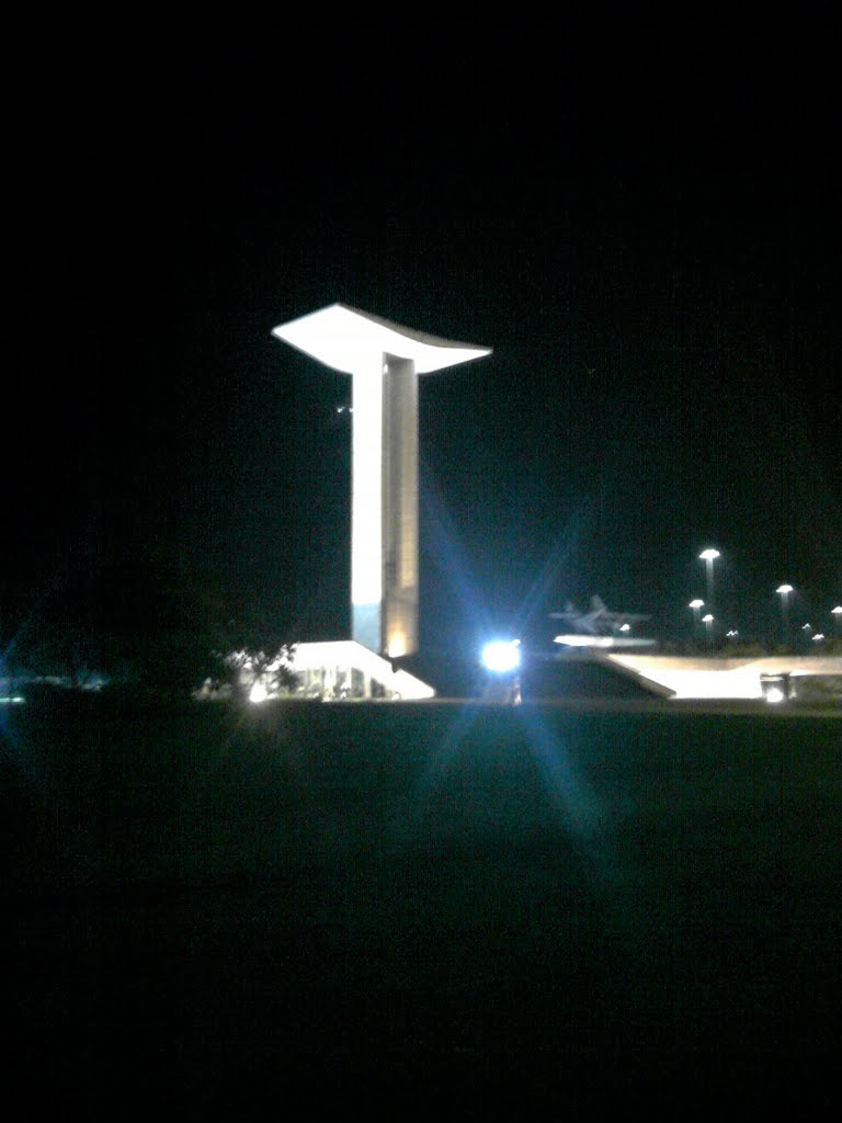 Monumento aos Pracinhas, Lapa, Rio by Elton Souza