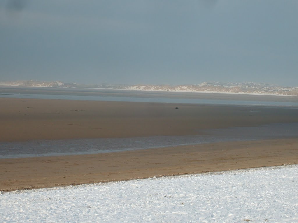 Instow beach, looking towards Crow Point, Dec 2010 by sarahjwilson