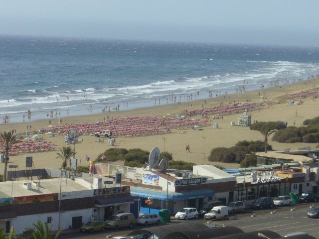 PLAYA DEL INGLES by Manuel Acero Cruz