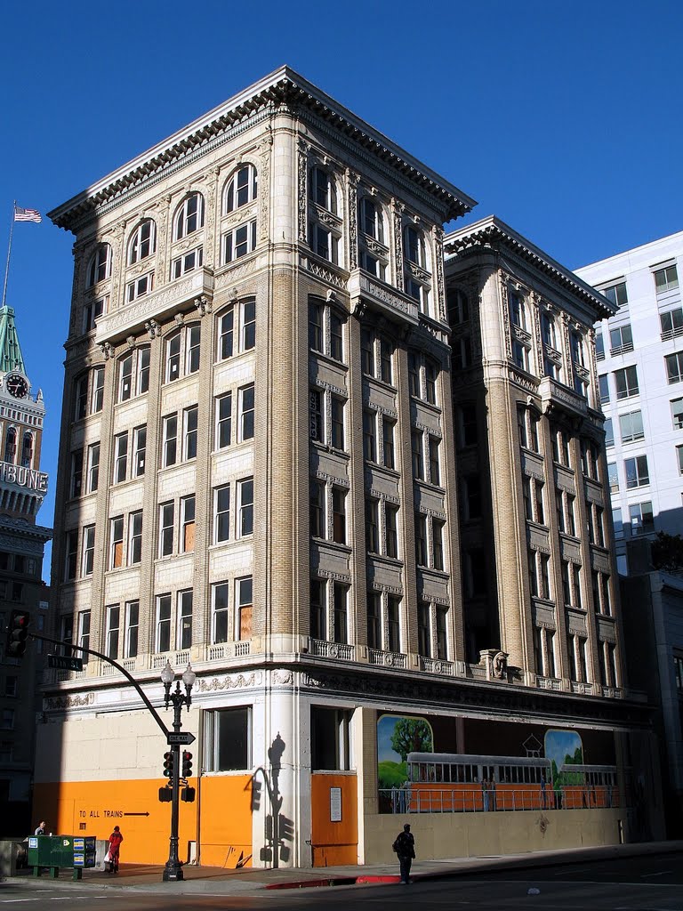 Security Bank and Trust Company Building, 1000 Broadway, Oakland, CA by sanfranman59