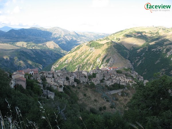 Romagnano al Monte (salerno) - Paese fantasma by Giovannino Carrano