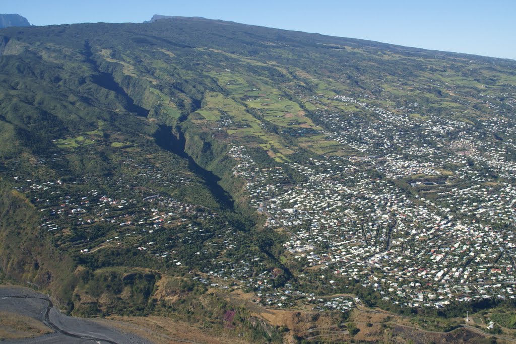 La-Réunion_Saint-Paul_Hauts_de_la_Rivière-des-Galets_3 by philippe mathieu