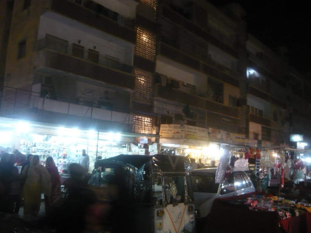 Latifabad #8 Bazar by Mudassir Durrani