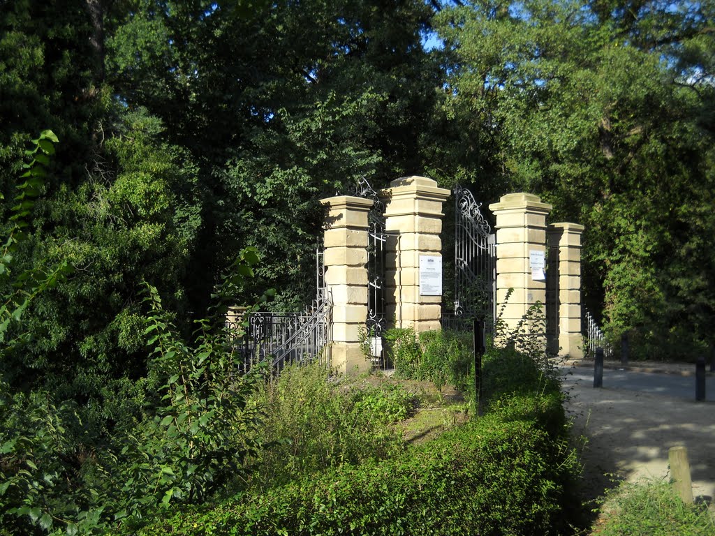 Eingang Schlossgarten an der Hüfferstraße by Burkhard Grafenstein