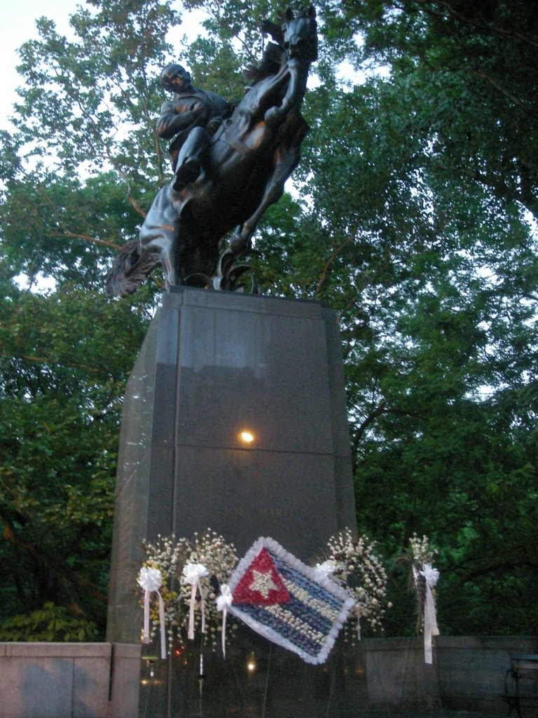 Jose Marti en el Parque Central by LauraP