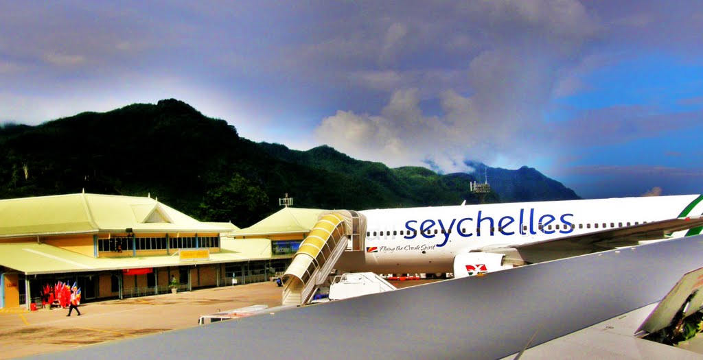 SEYSCHELLY-MAHE-VICTORIA AIRPORT by NAVI ABDAVSEN