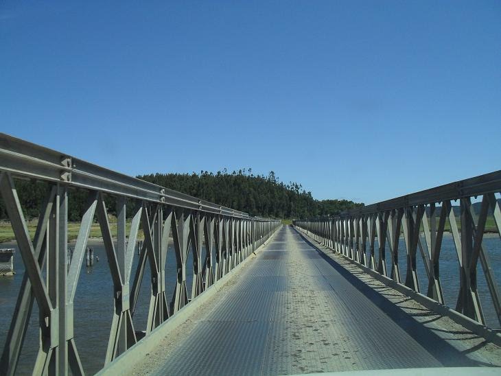 Puente mecano sobre el río Tubul by José Pedro Martínez