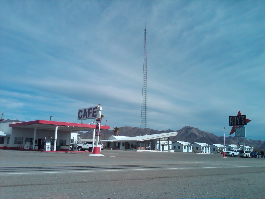 Roy's historic cafe/gas/hotel in Amboy - Route 66 by n7fsp