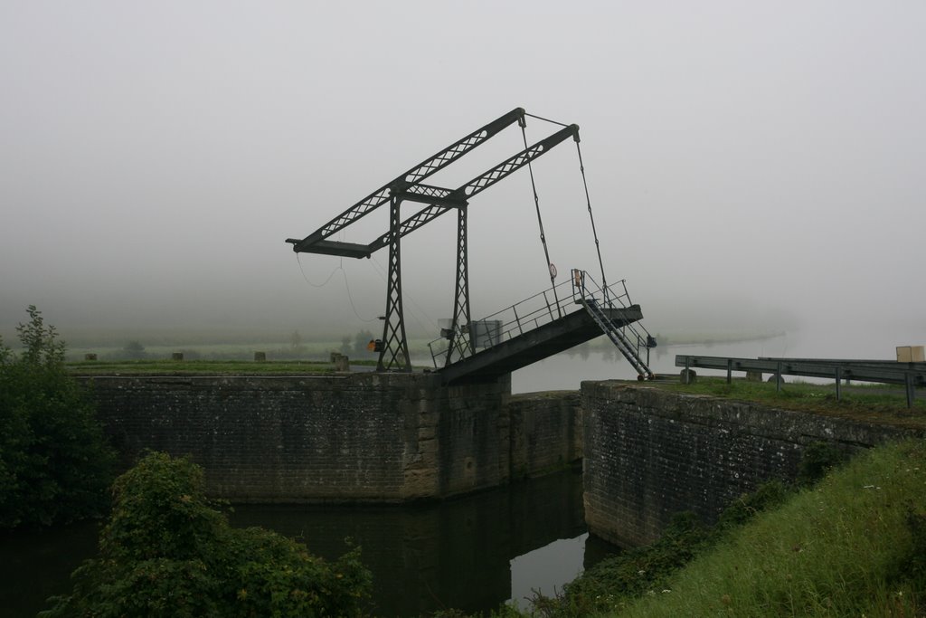 Pont Bascule, Ham sur Meuse, Canal de L'est branche Nord, Canal de la Meuse by www.binnenvaartinbeeld.com