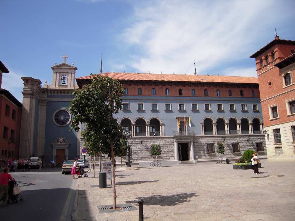 Plaza del Seminario (Teruel) by Heliodoro Villanueva