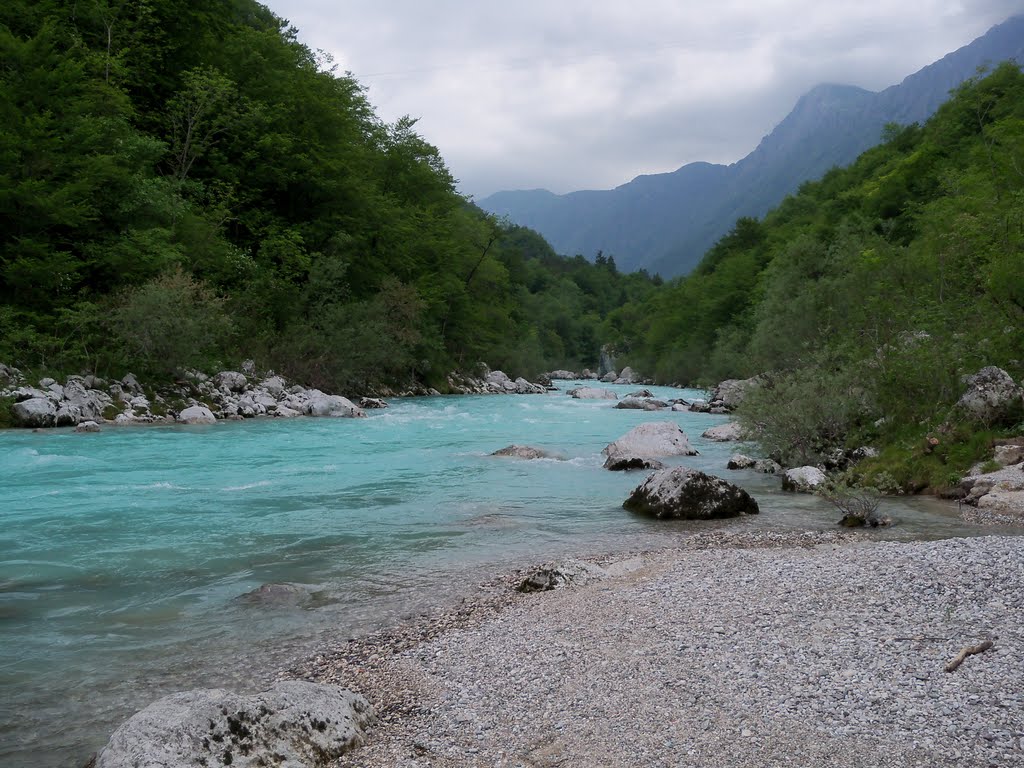 Le acque diventano azzurre - Fiume Isonzo a Kobarid by erik frieden