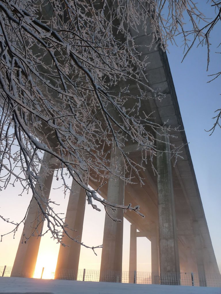 Wintersonnenwende an der Autobahnbrücke Oldenburg by obrien26382