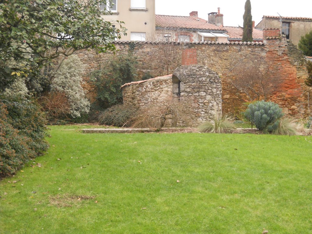 Jardin des compagnons La Roche-sur-Yon by William Chevillon