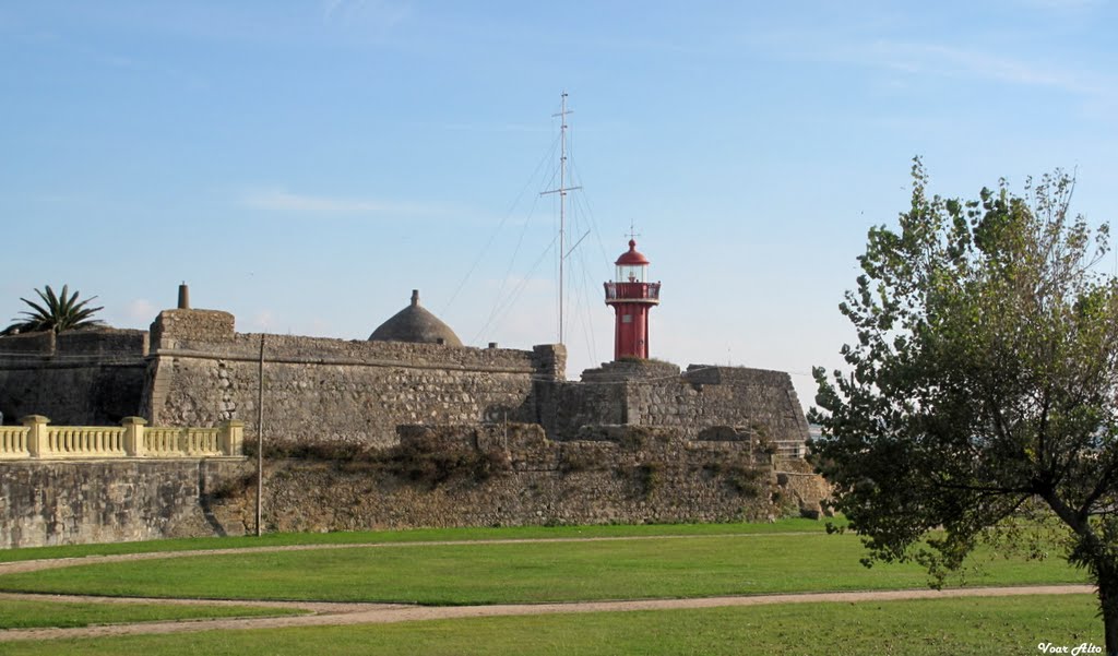 Figueira da Foz / The fort & the light house by Voar Alto