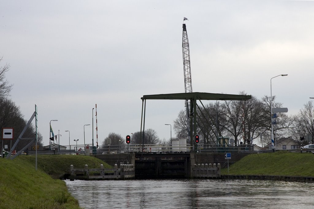 Oude sluis 12, Zuid Willemsvaart by www.binnenvaartinbeeld.com