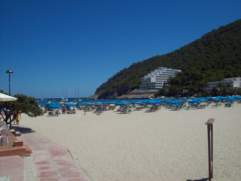 Cala Llonga beach by luke.simpkin 