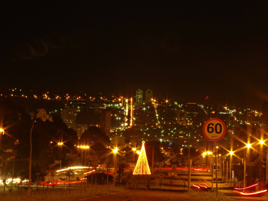 Avenida Brasil Sul - Foto Noturna by Pedro Henrique Santo…