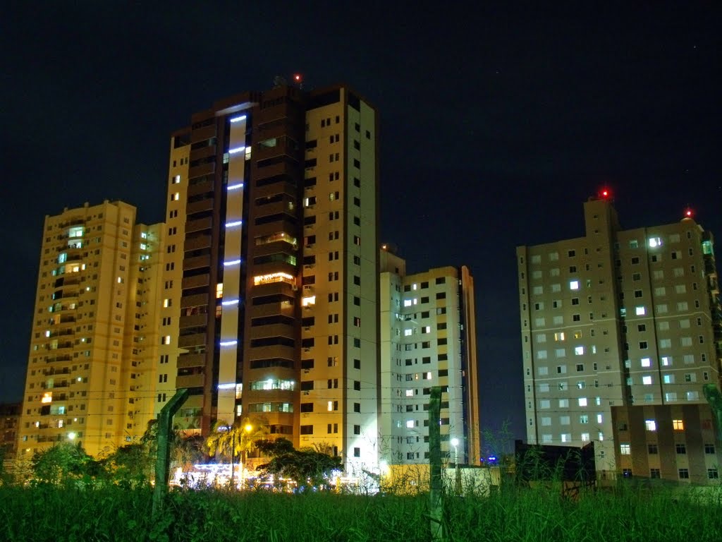 Jundiaí - Foto Noturna by Pedro Henrique Santo…