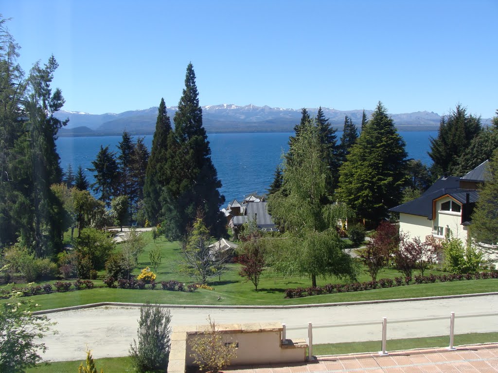 Lago Nahuel Huapi desde Villa Huinid (JP) by pozzijul