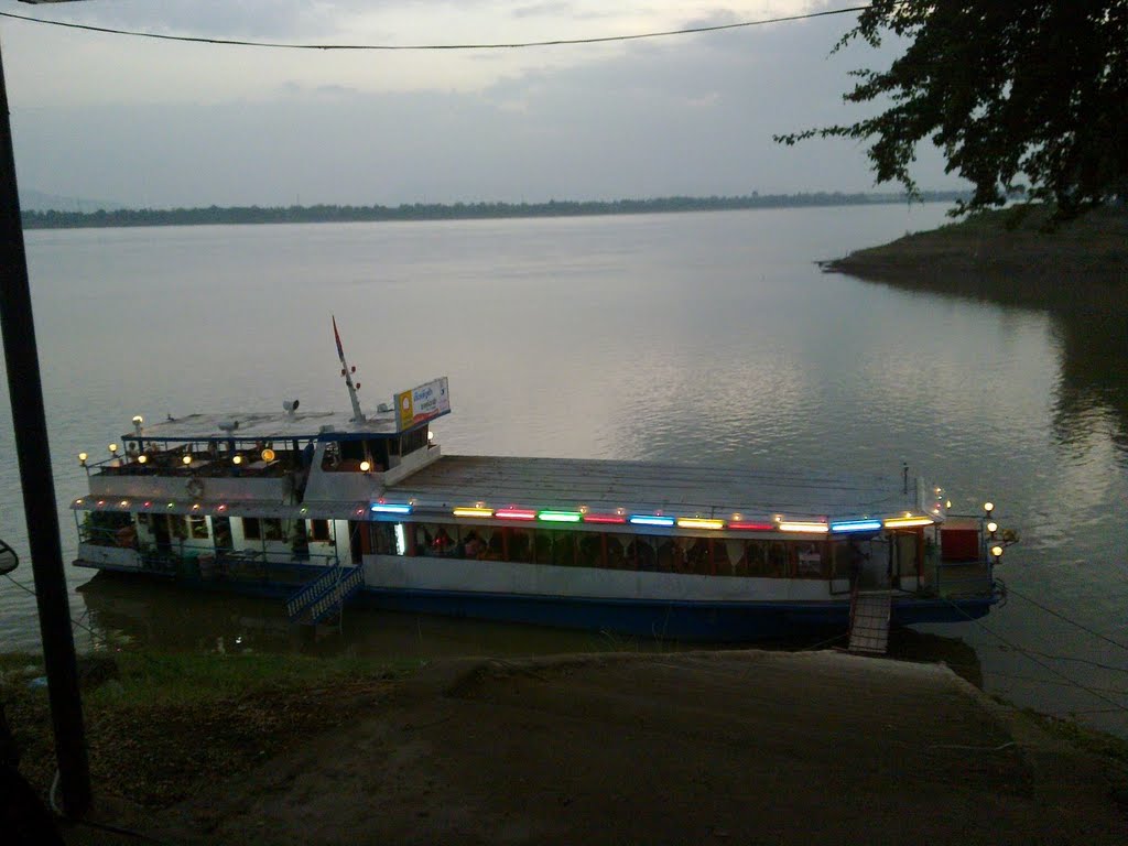 Pakse, Hong Fa Restaurant and Mekong River by marhas marhas