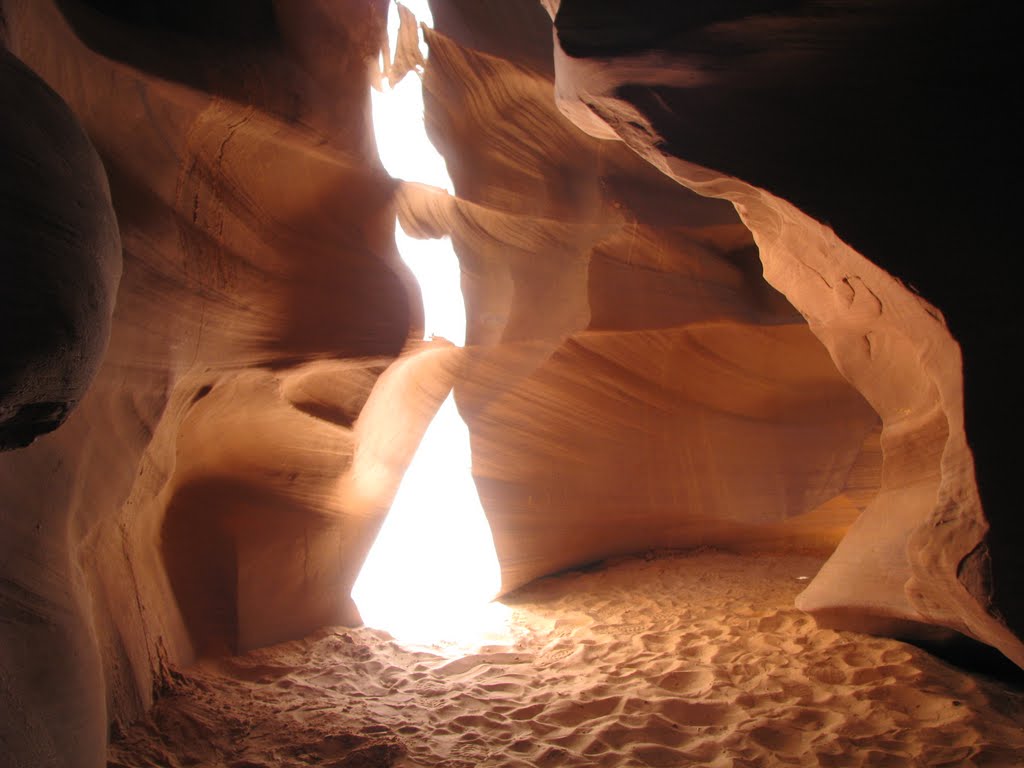 USA, ARIZONA: Sunlight in Upper Antelope Canyon by Ashraf Nassef