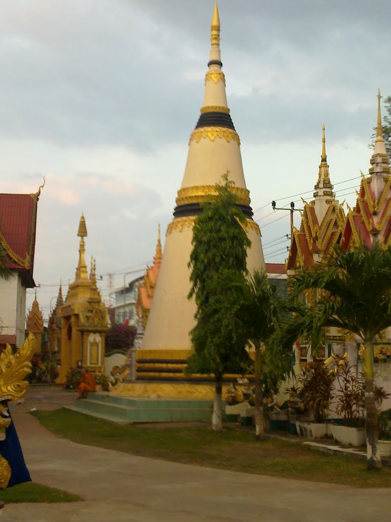 Pakse, Wat Luang by marhas marhas