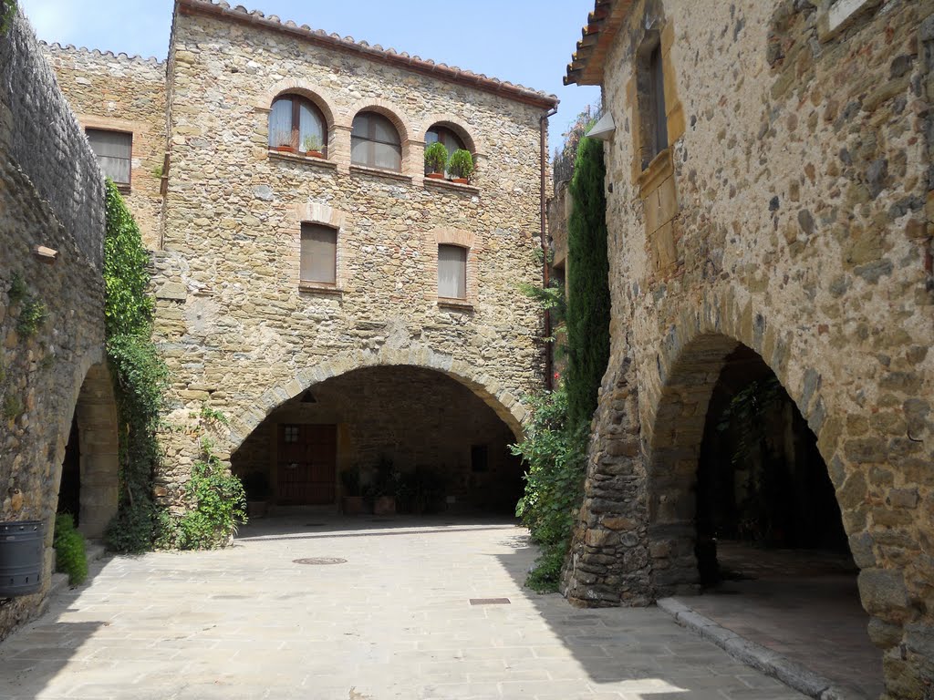 Monells: plaça de l'Oli by Pedro Salcedo i Vaz