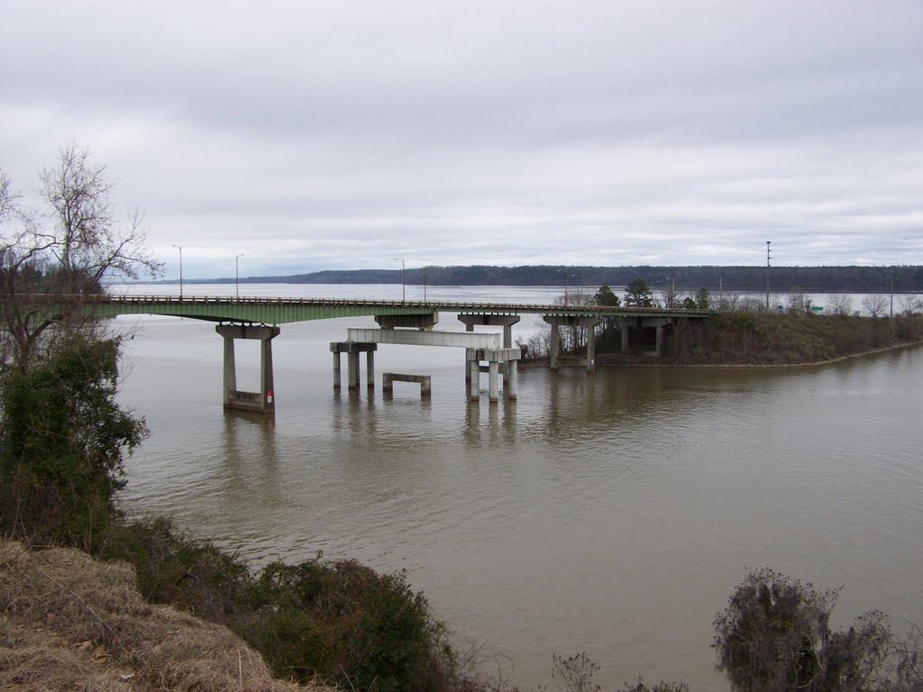 Alabama and Georgia line on the Chattahoochee river... by teemeade