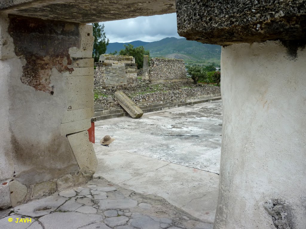 Desde palacio en Mitla, Oaxaca, México by Jorge Alberto Vega