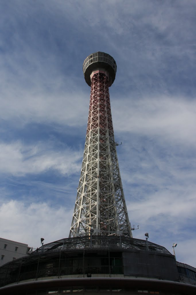 Yokohama Marine Tower (横浜マリンタワー) by tueshima