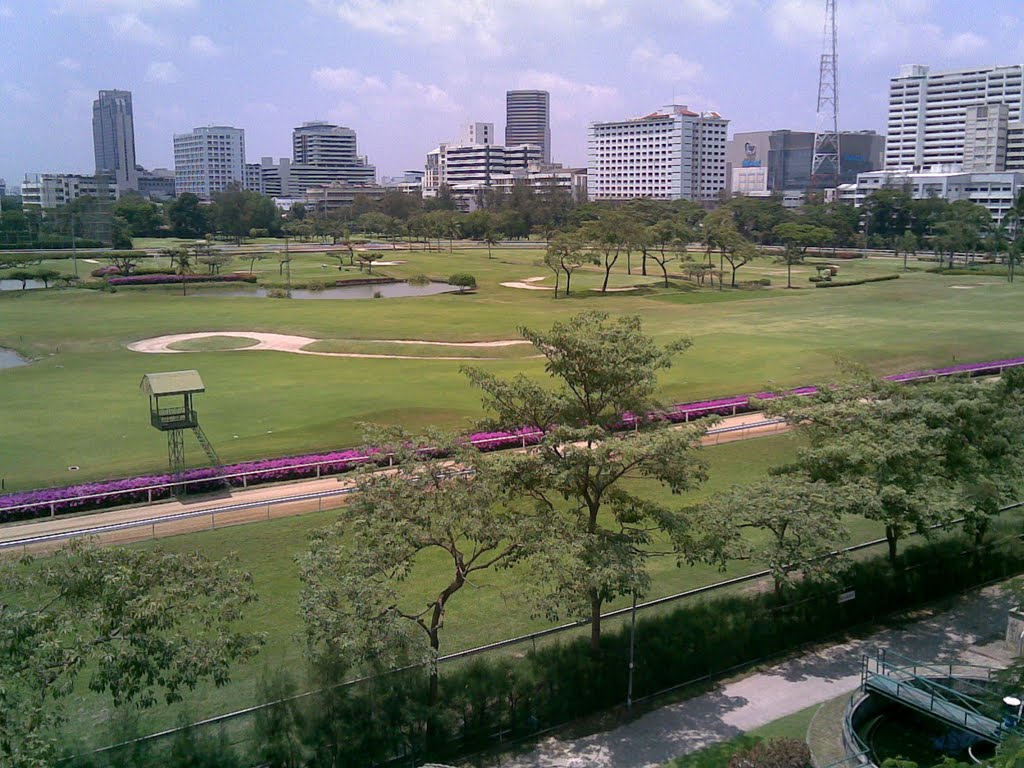 สนามม้านางเลิ้ง Racecourse bulky pot by Thaweesak Churasri