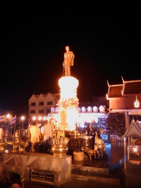 อนุสาวรีย์ ย่าโม Yamo monument by Thaweesak Churasri