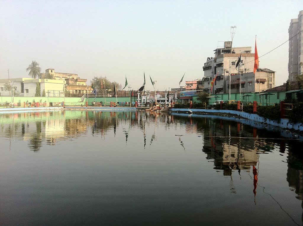 Pond In khiddirpur by Imran Shaikh