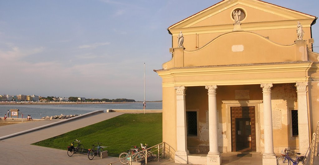 Caorle, chapel on the beach by radlensarseb