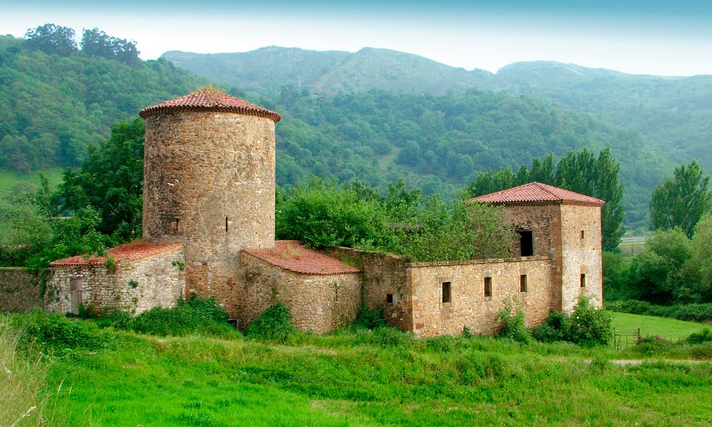 Castillo Bernaldo Muñiz de Olloniego by Urbano Suárez