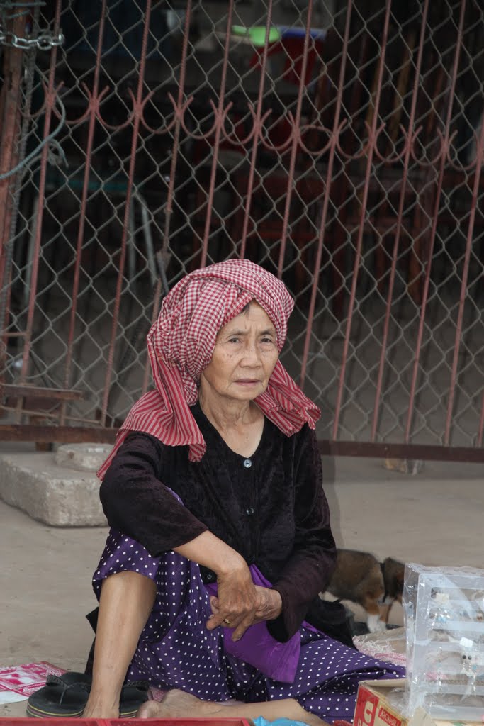 Mujer mercado Camboya by bayo