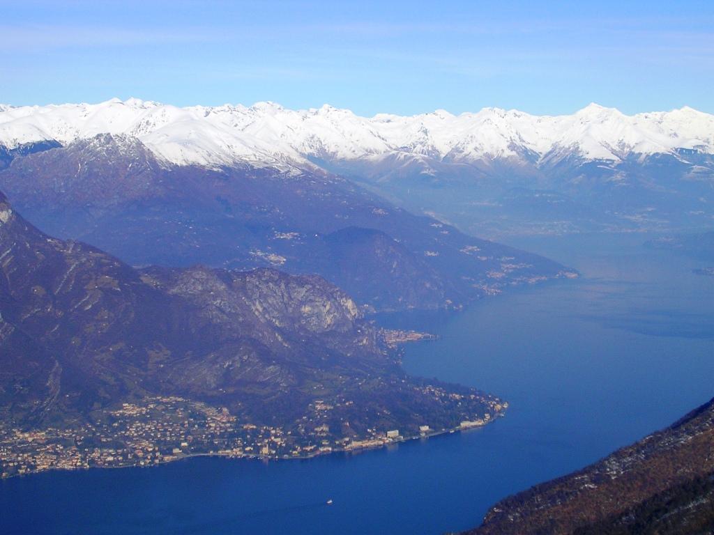 Scialpinismo - Il lago di Como visto dalla cima del San Primo by Joe Giordani