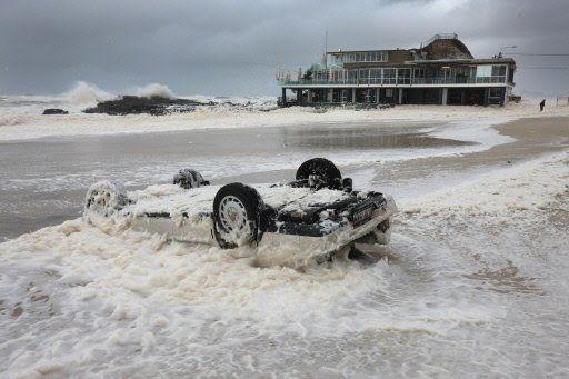 Bad day in Currumbin - sea fury by Nando Winck