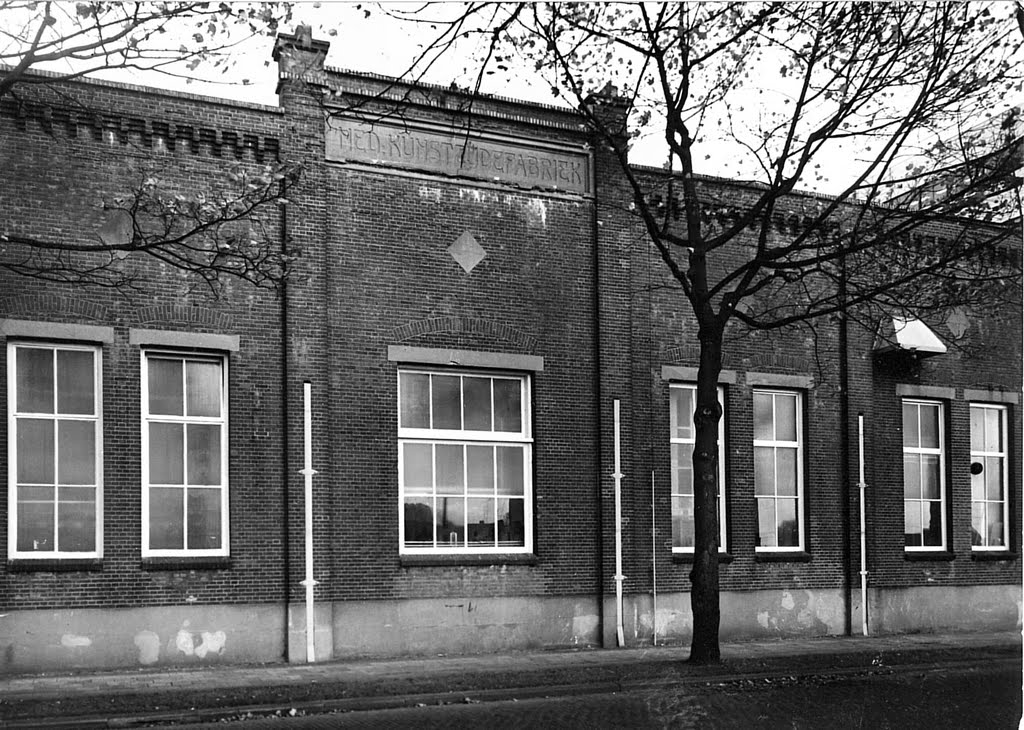 Arnhem; Vosdijk Ned.Kunstzijdefabriek 10-1967 by Akufotodienst