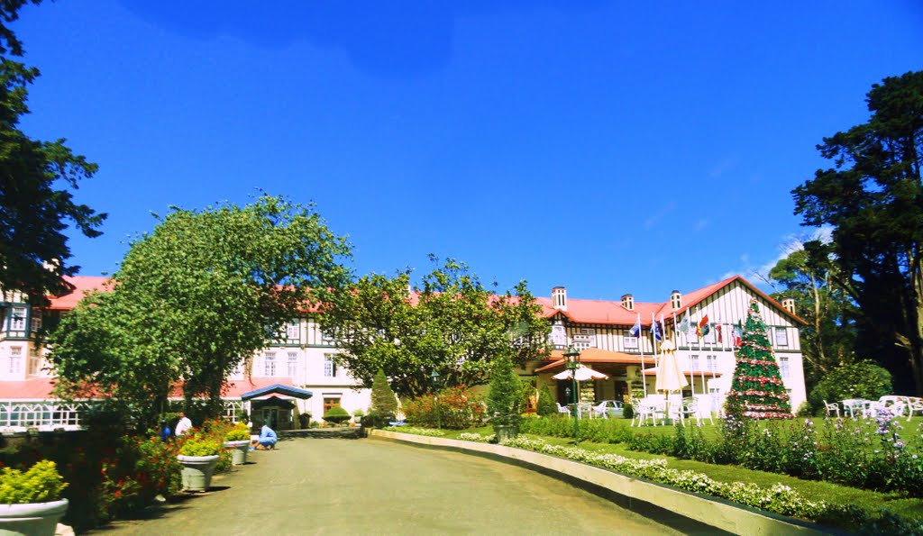 Grand Hotel - Nuwara Eliya by Abdul Razzak Lakhani