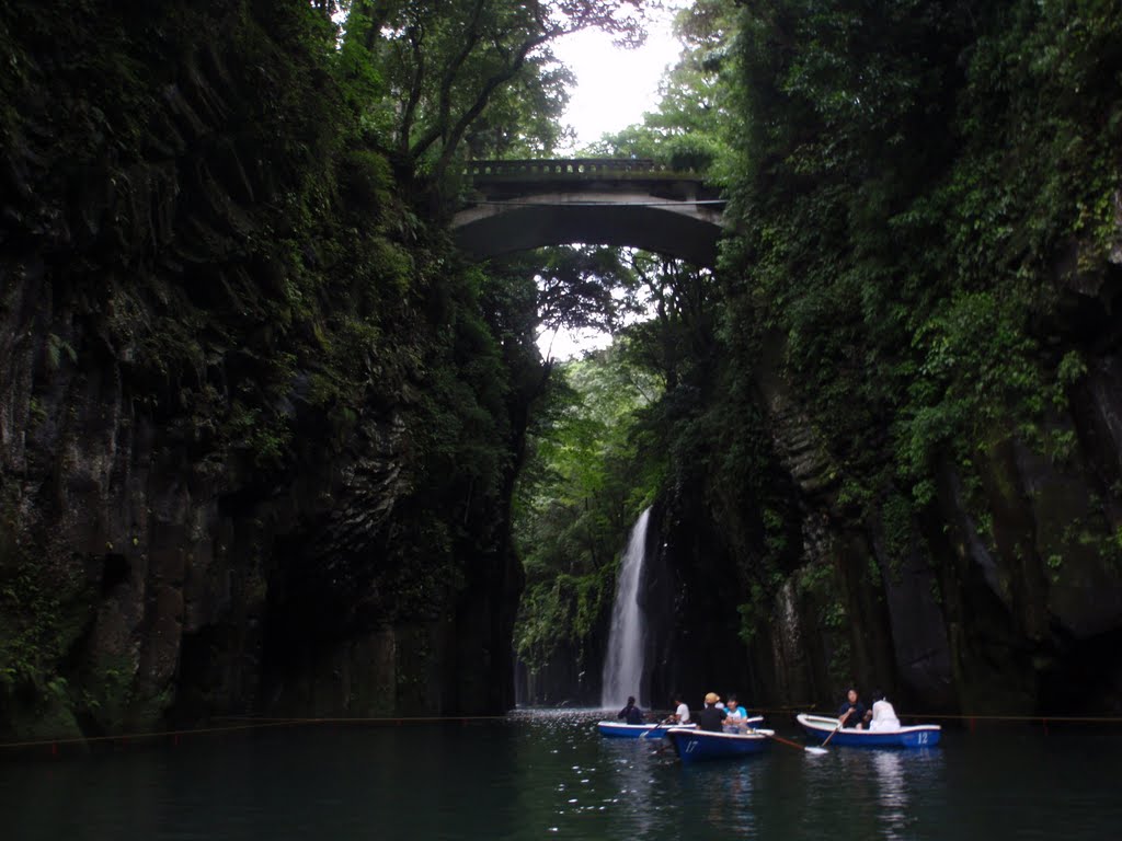 Takachiho Canyon by abu_9495