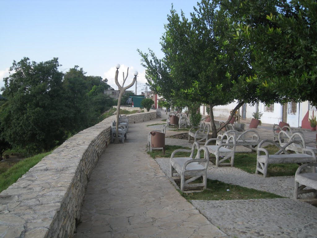 Parque, Bayamo, Cuba by Jean-Pierre Leblanc