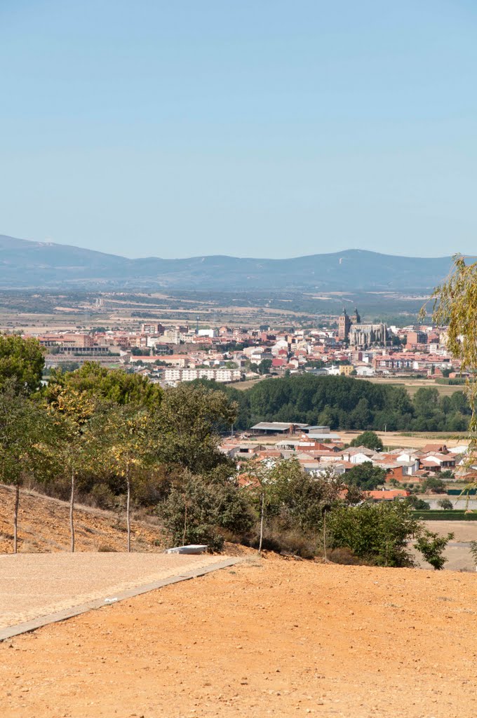 Llegando a Astorga by Carmen Paula