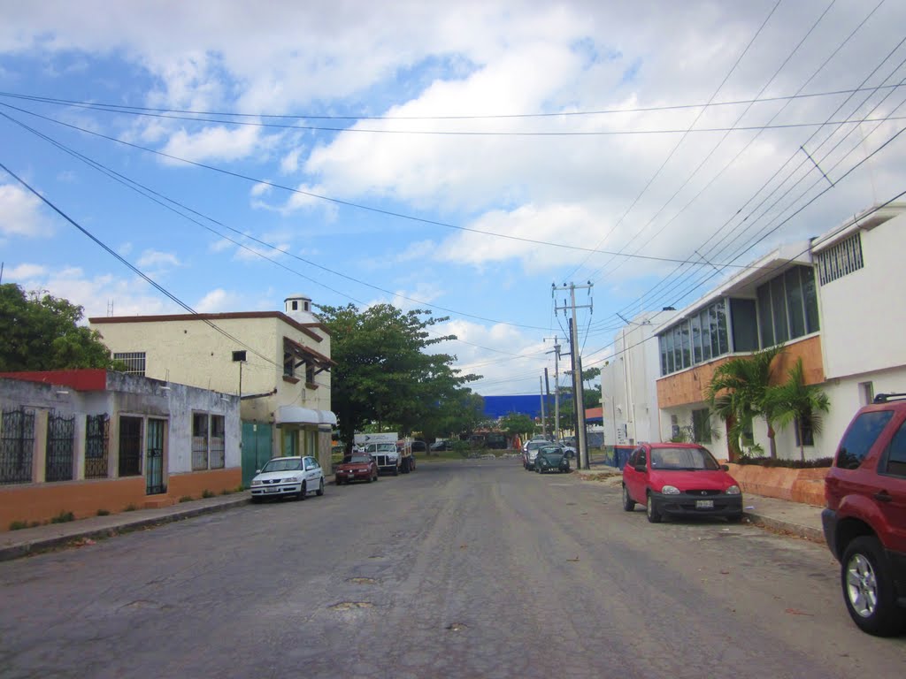 Calle Punta Petempich, Sm. 24, Cancún, Q. Roo. by holachetumal