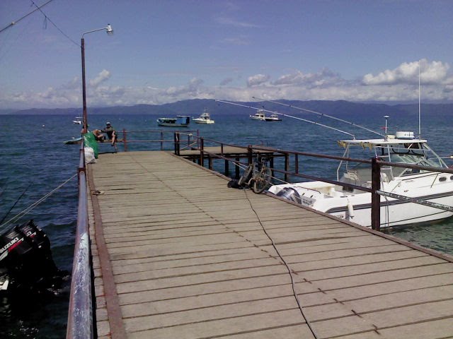 Muelle de Puerto Jimenez by luissamudio