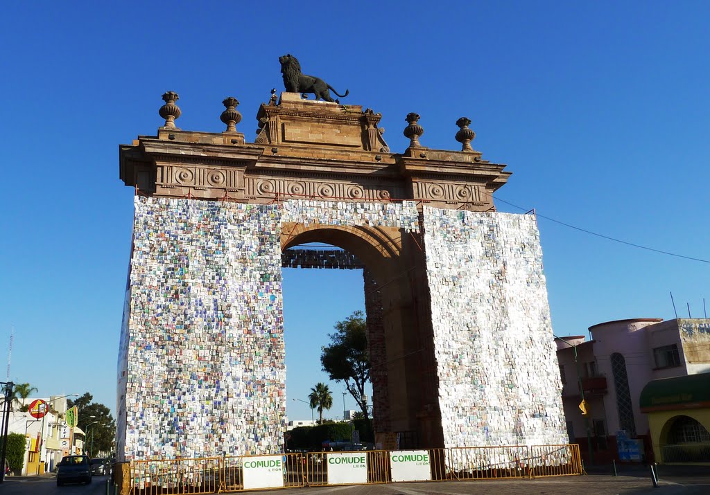 ARCO DE LA CALZADA DE LOS HEROES by KSV_Z