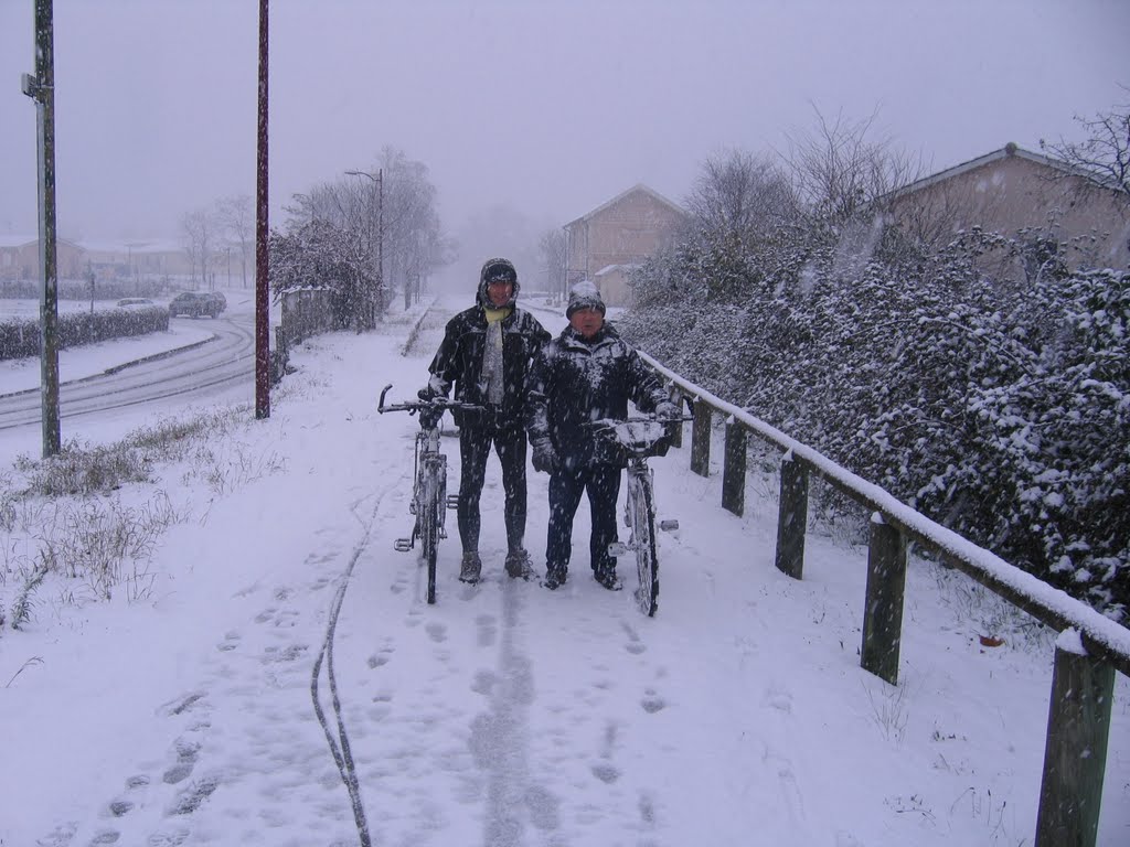 Sur la piste cyclable près de la gare de créon by c.lassalle