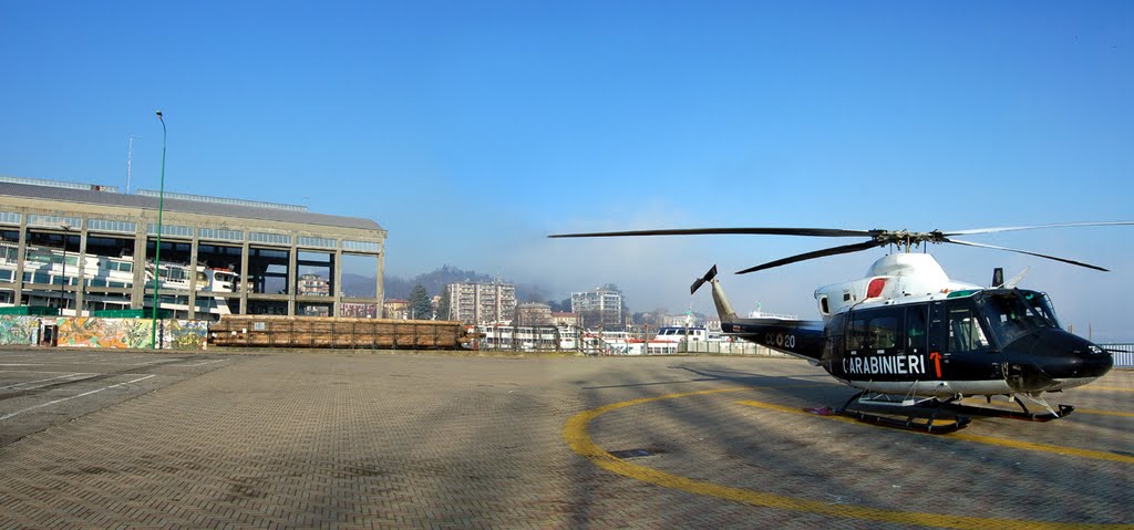 L'AB 412 dei Carabinieri sulla piazzola d'atterraggio in Piazzale Aldo Moro by Maurizio Piazzai