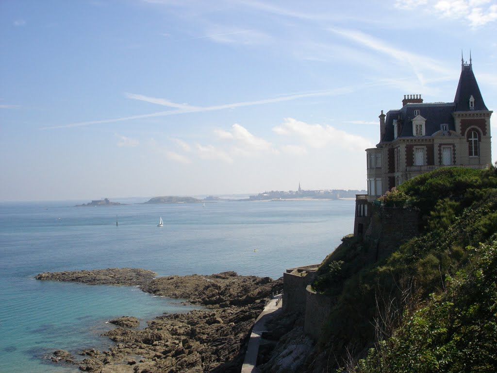 Dinard with view on St.Malo-Dinard met zicht op St.Malo by Davies