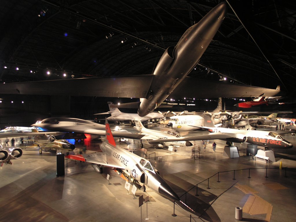 The USAF Museum U-2, B-2, B-1, F-102 by duem2@aol.com